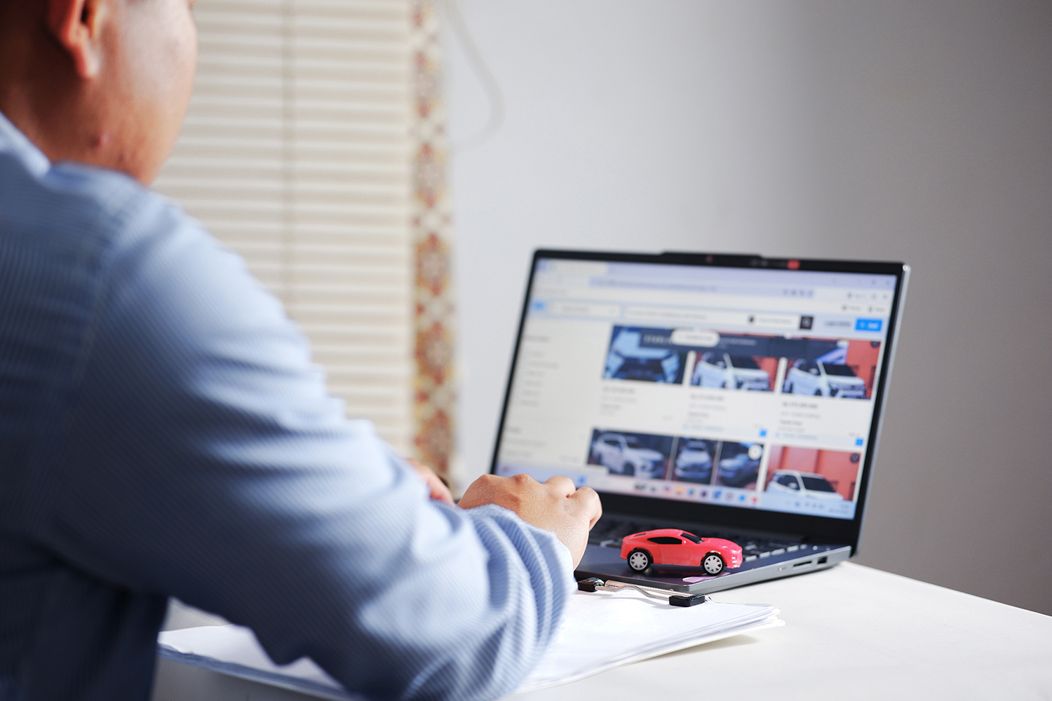 How do Meta auto inventory ads stay up to date? 